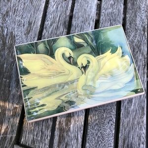 Vintage jewelry music box. New condition